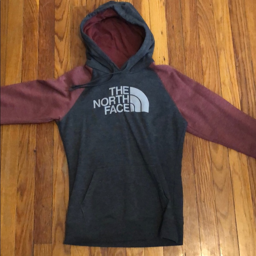 Women’s NorthFace sweatshirt (S)